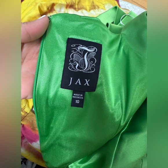 Jax Green Sleeveless Dress - Picture 6 of 7